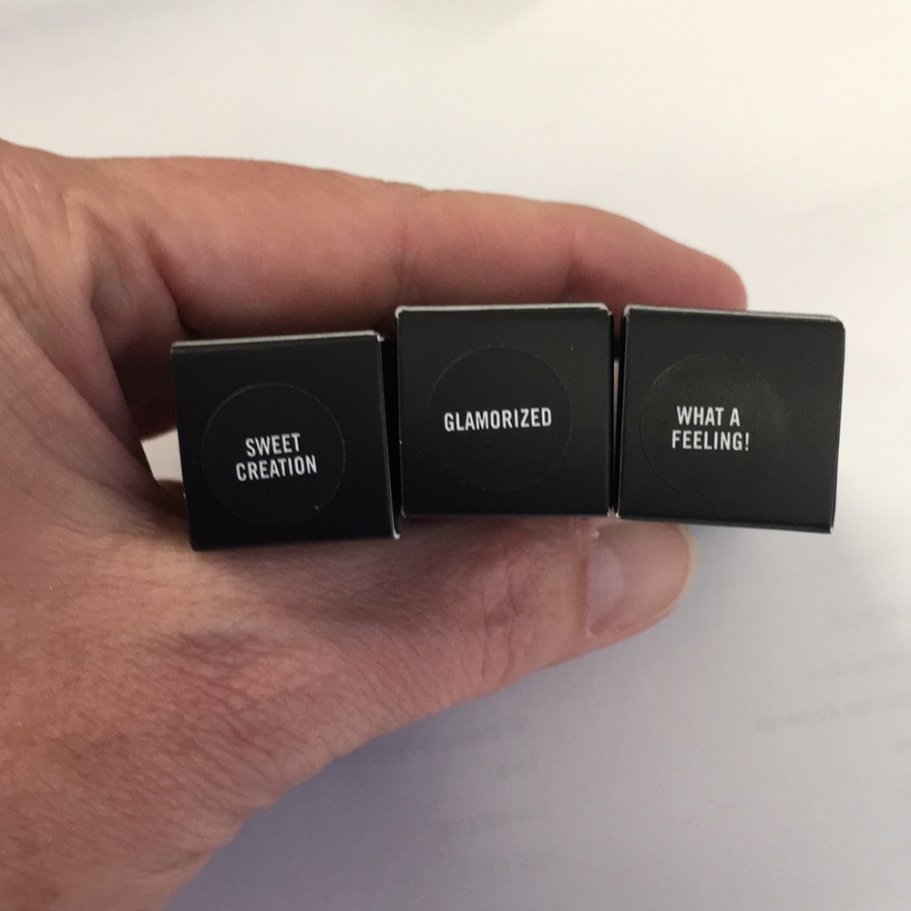 MAC Huggable Lip Color Lipstick - Picture 4 of 6